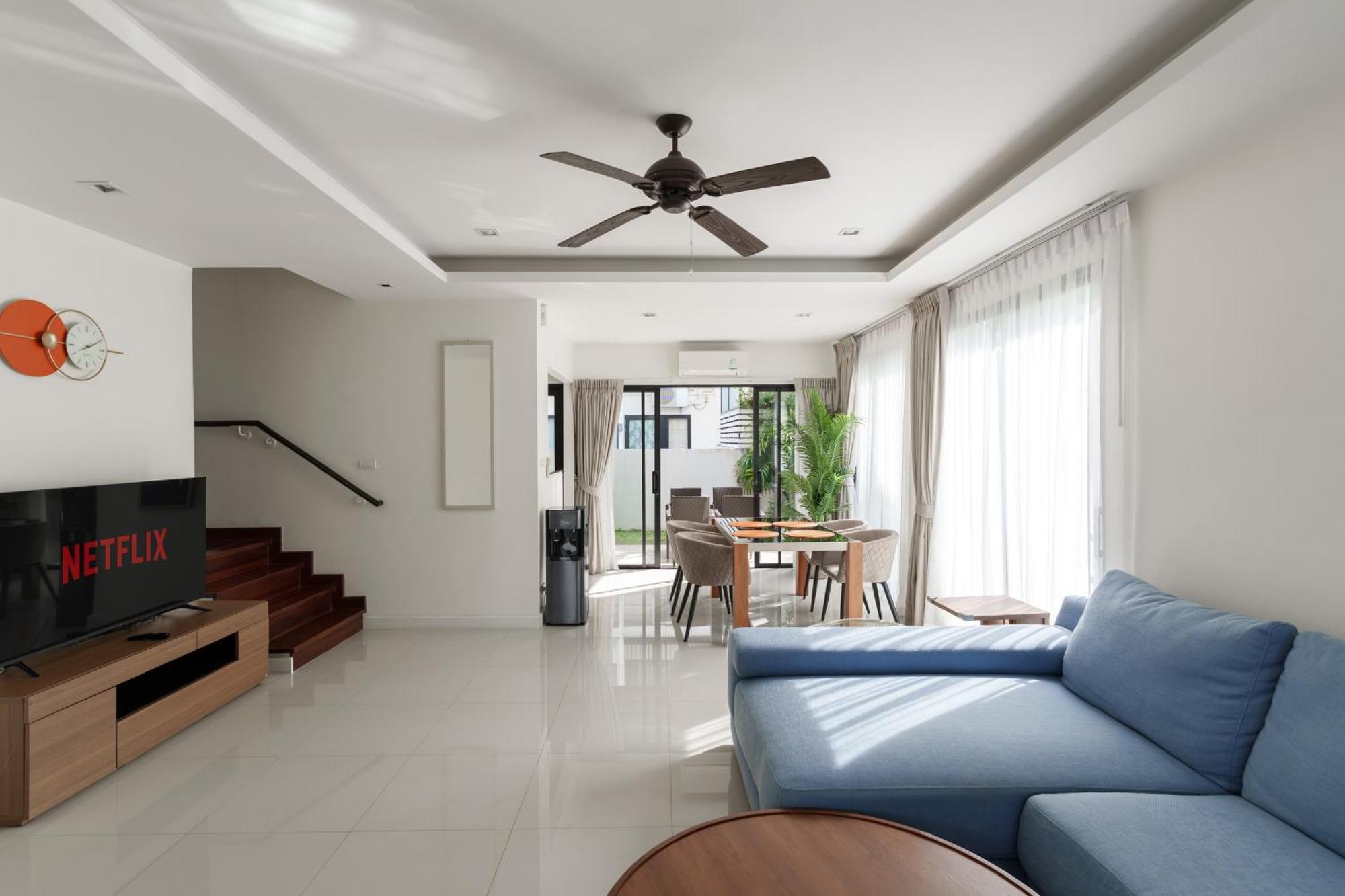 Big Garden Townhouse Laguna Park Villa *